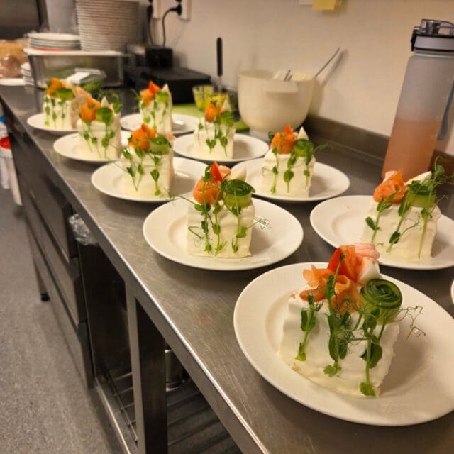 Idag har vi gjort Lyxiga smörgåstårtbitar! Välkomna på skolavslutningsfika eller lunch ❤️🌸🌱☀️